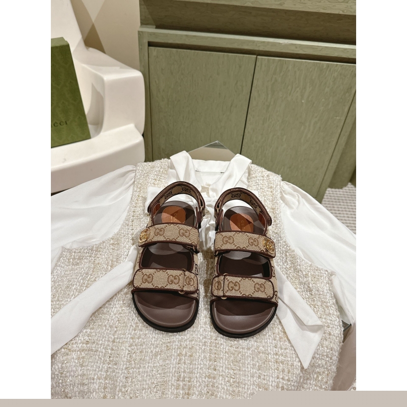 G*u*i sandals